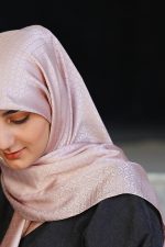 روسری ابریشم ژاکارد پاستیلی کهربا - Image 3