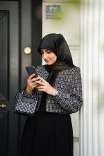 روسری ابریشم ژاکارد مشکی کهربا - Image 2
