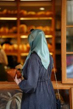 روسری ابریشم ژاکارد سبز ماچا کهربا - Image 3