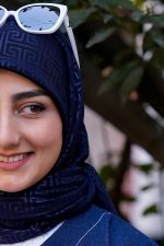 روسری کریشه وارداتی سورمه ای دلربا - Image 2
