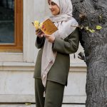 روسری کریشه وارداتی کرم روشن دلربا