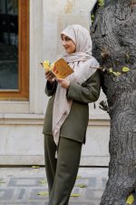 روسری کریشه وارداتی کرم روشن دلربا